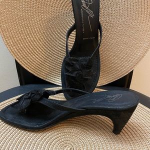 Donald J Pliner leather thong sandals with flower. Made in Spain.